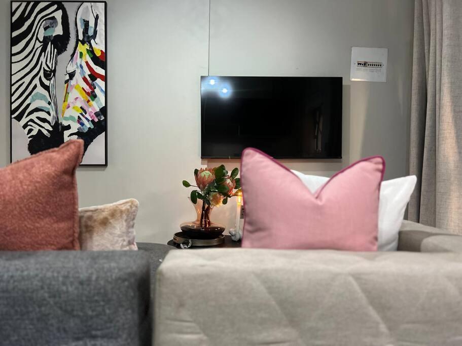 Apartment Lux 5min To Sandton 9 Johannesburg