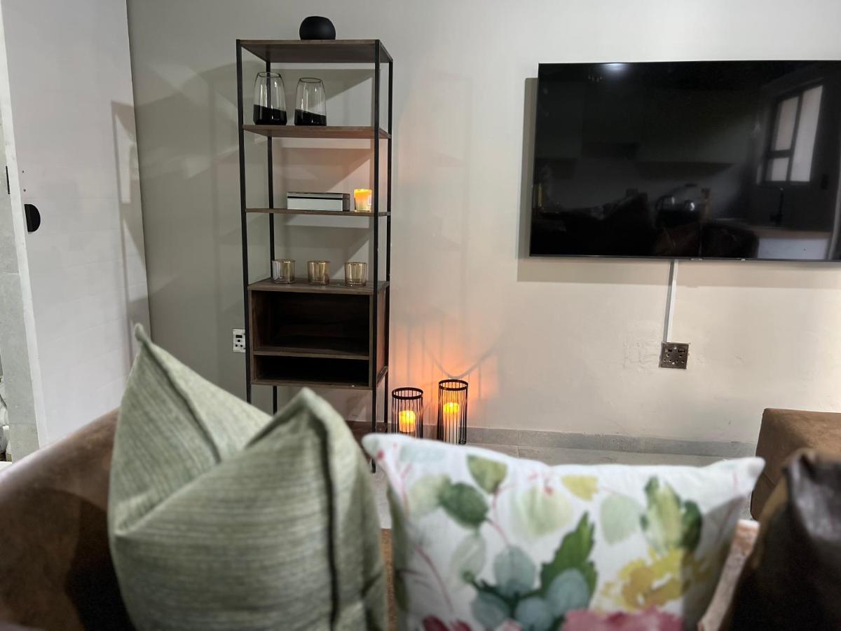 Luxury Walk To Melrose Arch 10 Apartment