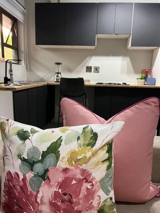 Apartment Lux 5min To Sandton 9 *