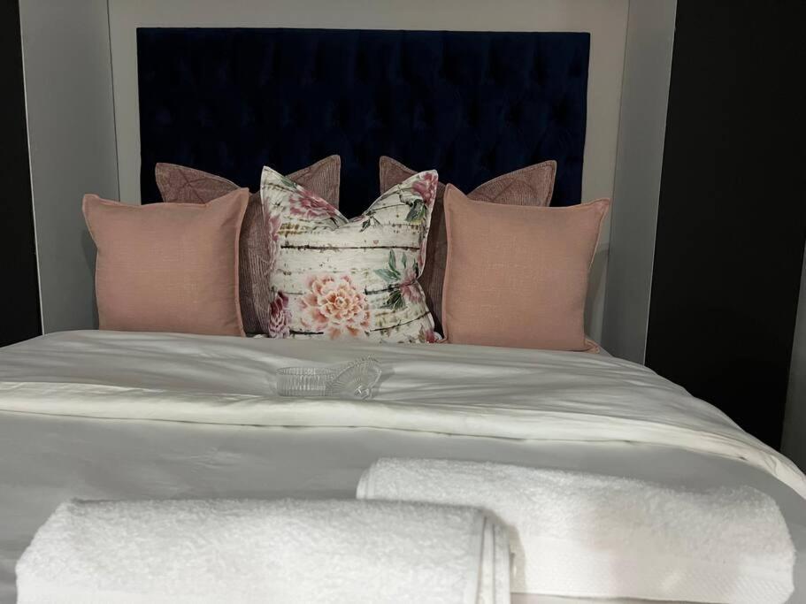 Lux 5min To Sandton 9 * Johannesburg