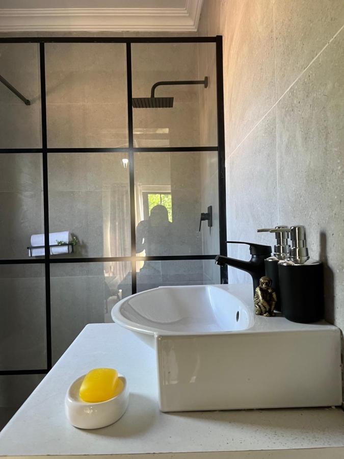 Apartment Luxury Walk To Melrose Arch 10