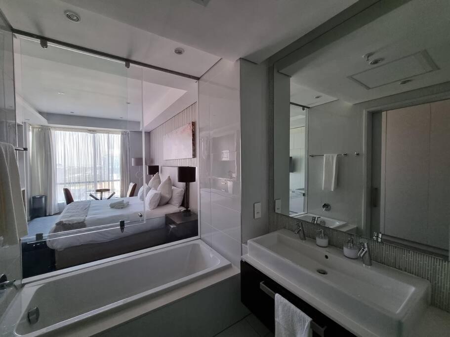 Sandton Skye - Luxury Apartment Johannesburg