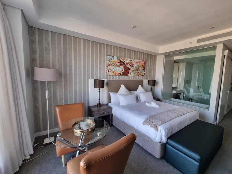 Sandton Skye - Luxury Johannesburg