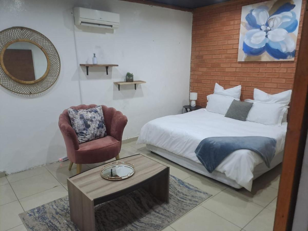 One Three 9ine Boutique Nhà khách Johannesburg
