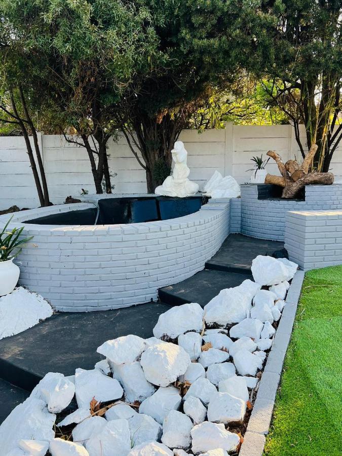 Nhà khách Sbukosezwe Johannesburg