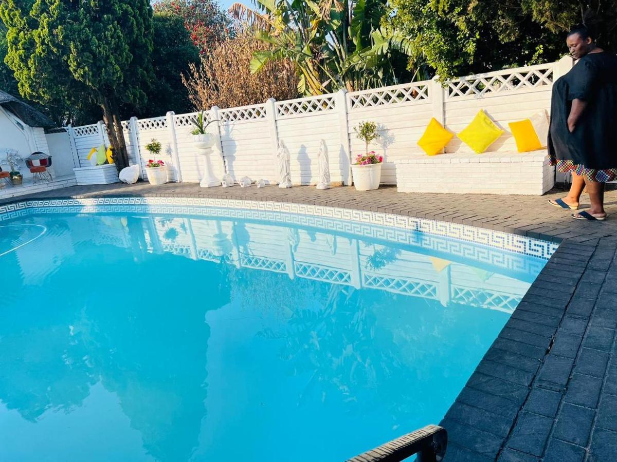 Guest house Sbukosezwe Johannesburg