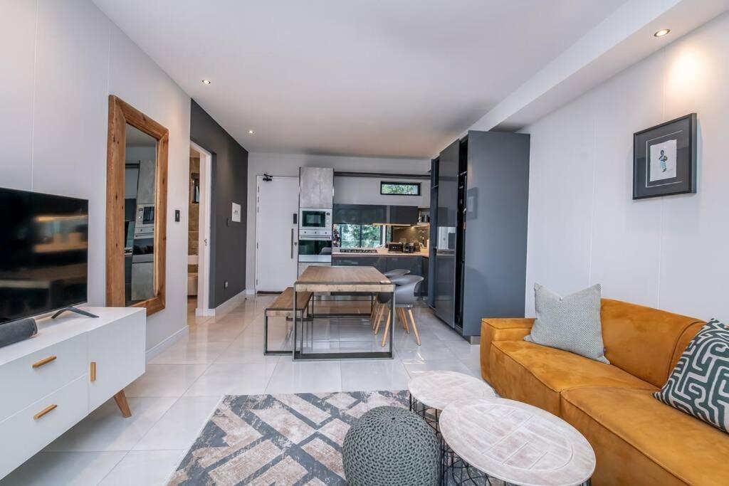 Comfy Nest - The Paramount 1 * Johannesburg