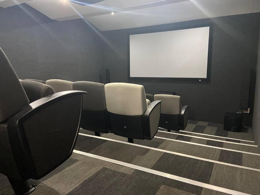 1 Bedroom Unit Fully Furnished With Back Up Generator Johannesburg