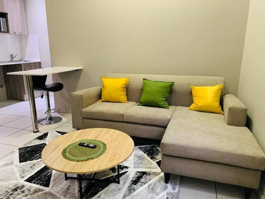 1 Bedroom Unit Fully Furnished With Back Up Generator Johannesburg