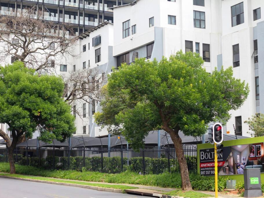 1 Bedroom Unit Fully Furnished With Back Up Generator Apartment *