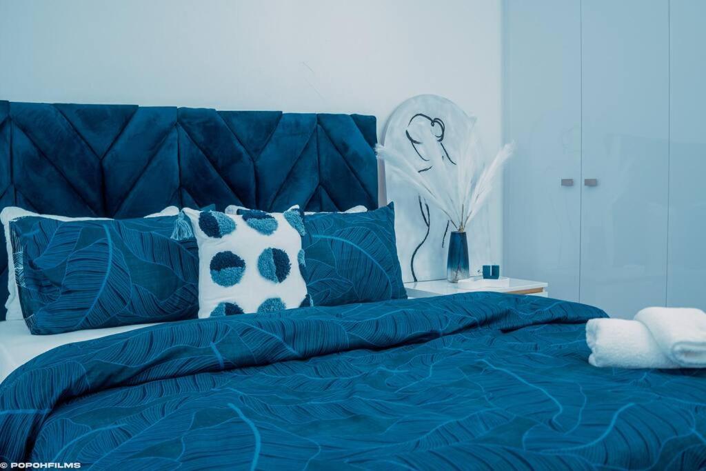 Ocean Blue Sky-luxury Apartment-power Backup
