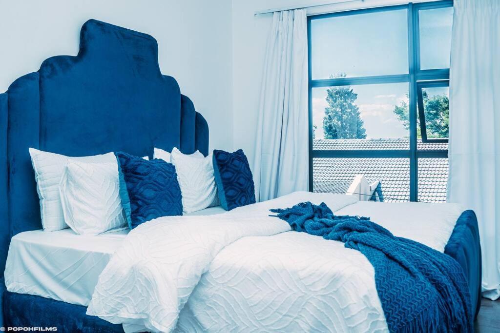 Apartment Ocean Blue Sky-luxury Apartment-power Backup