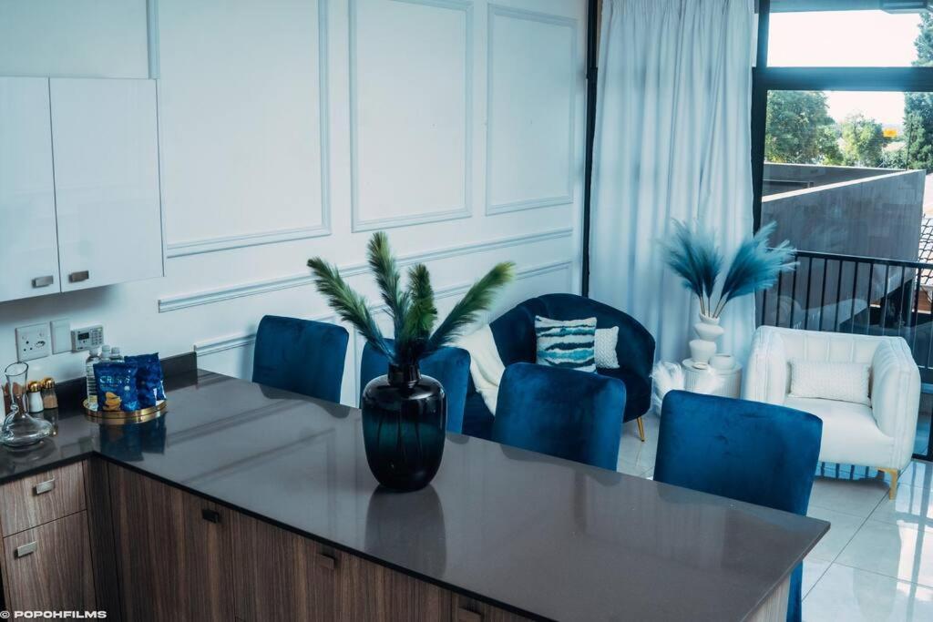 Ocean Blue Sky-luxury Apartment-power Backup Apartment Johannesburg