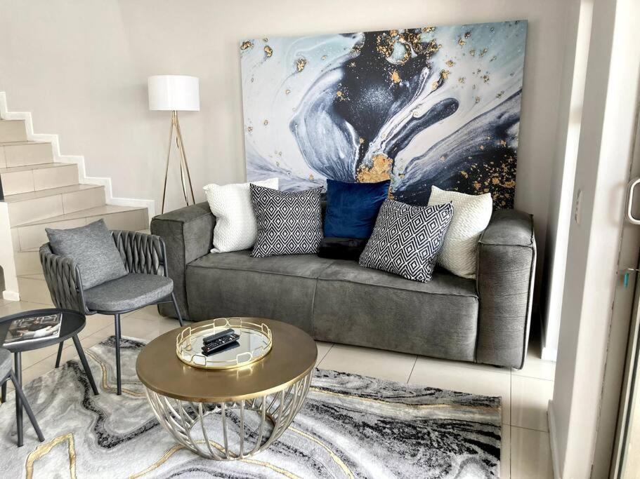 Modern Two Bed Townhouse With Pool Pousada *
