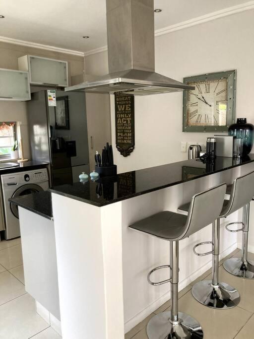Modern Two Bed Townhouse With Pool Pousada