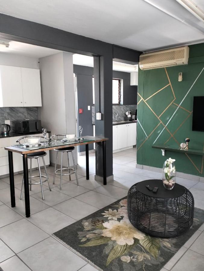 @derricks Luxury 2 Apartment *