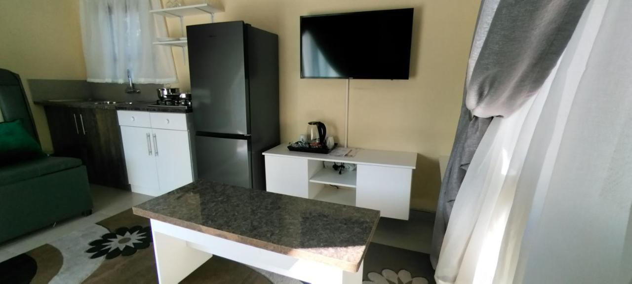 Zwelibanzi Guest house *