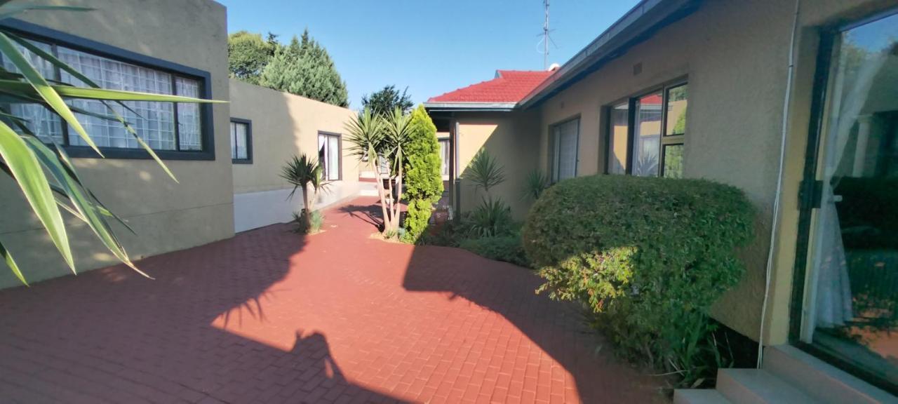 Guest house Zwelibanzi Johannesburg