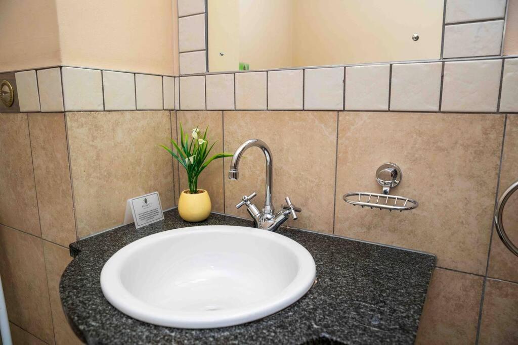 Budget Friendly Private With Wifi 3km To Maboneng Apartamento *