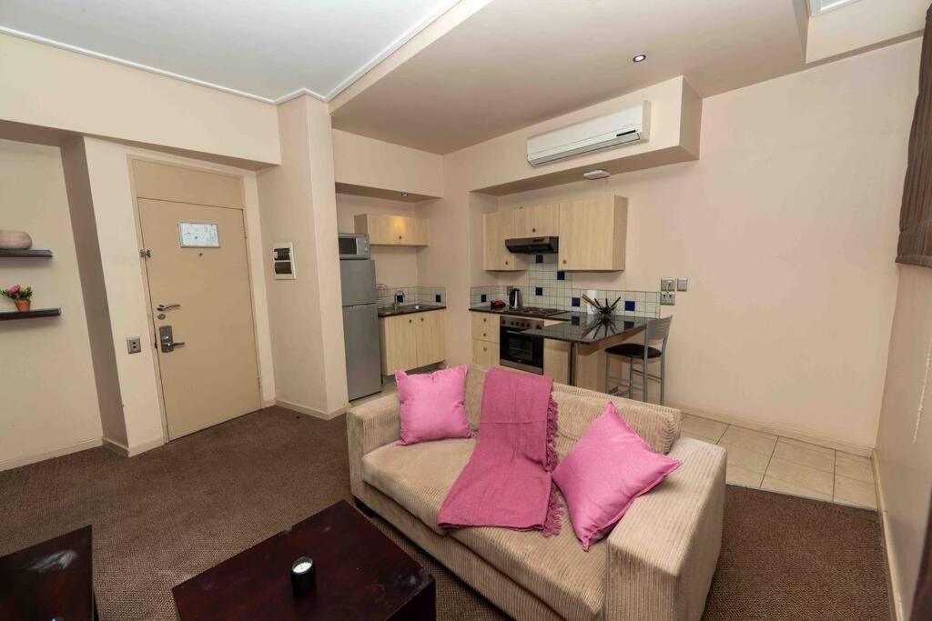 Apartment Budget Friendly Private With Wifi 3km To Maboneng *