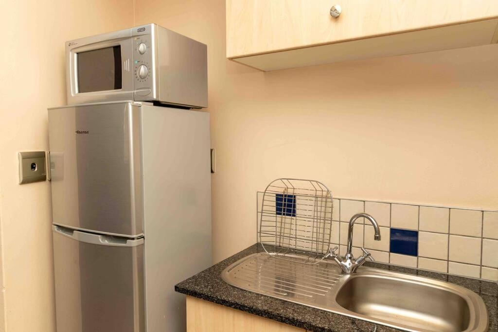 Budget Friendly Private With Wifi 3km To Maboneng * Joanesburgo