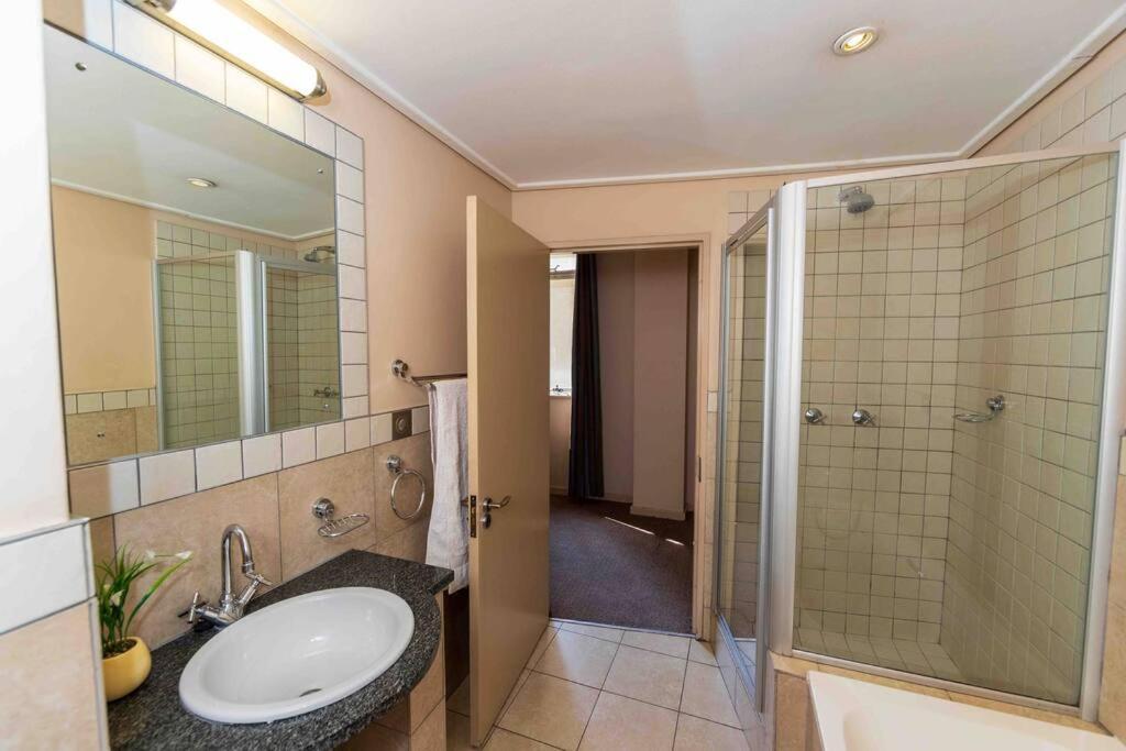 Budget Friendly Private With Wifi 3km To Maboneng