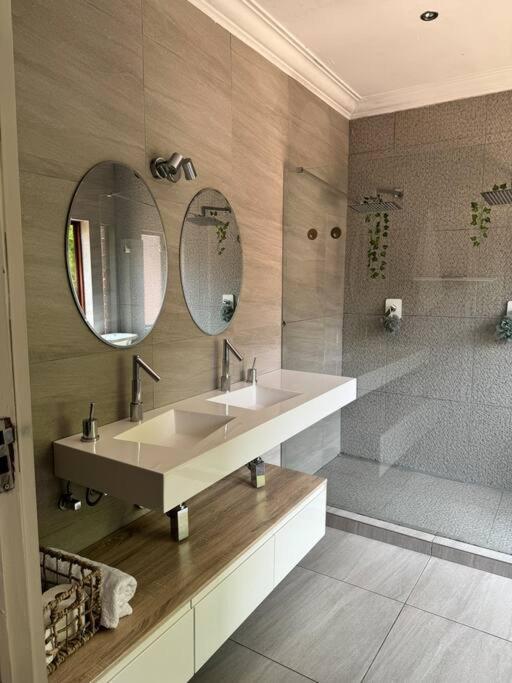 Beautiful Sandton Family Villa *
