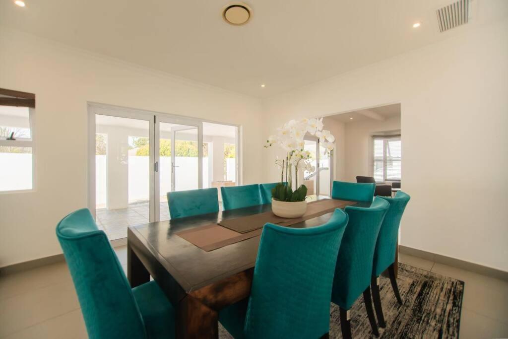 Ule Atinuke 2 Villa Johannesburg