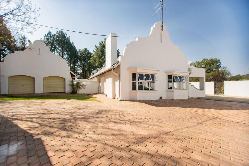 Ule Atinuke 2 * Johannesburg