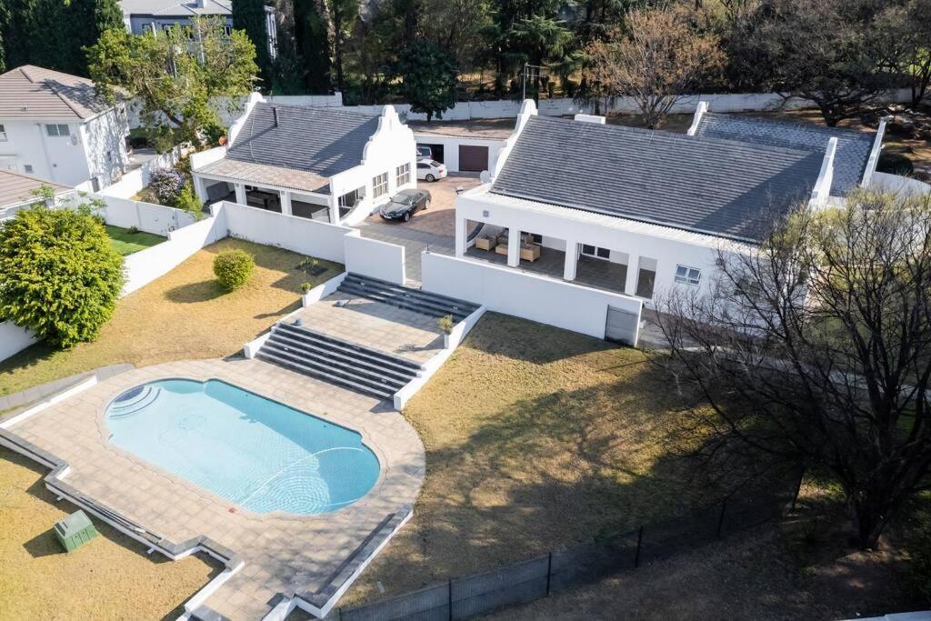 Ule Atinuke 2 Villa Johannesburg