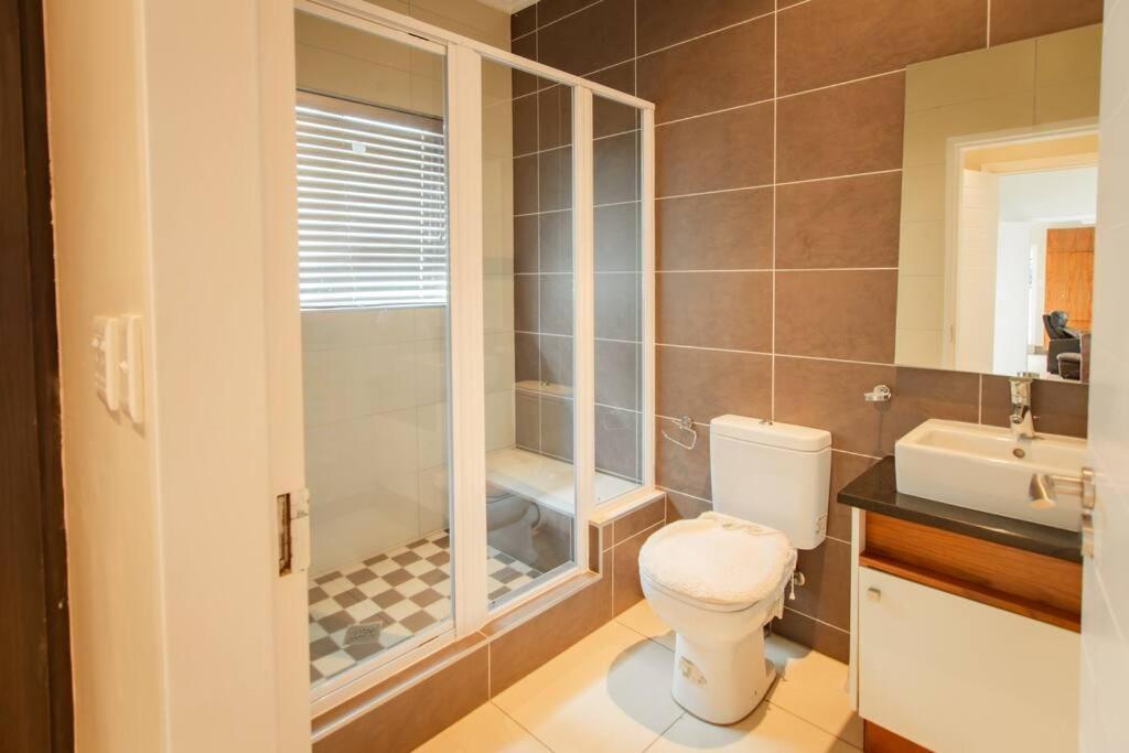 Ule Atinuke. Biệt thự Johannesburg