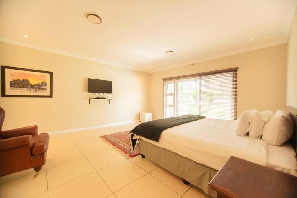 Ule Atinuke. Johannesburg