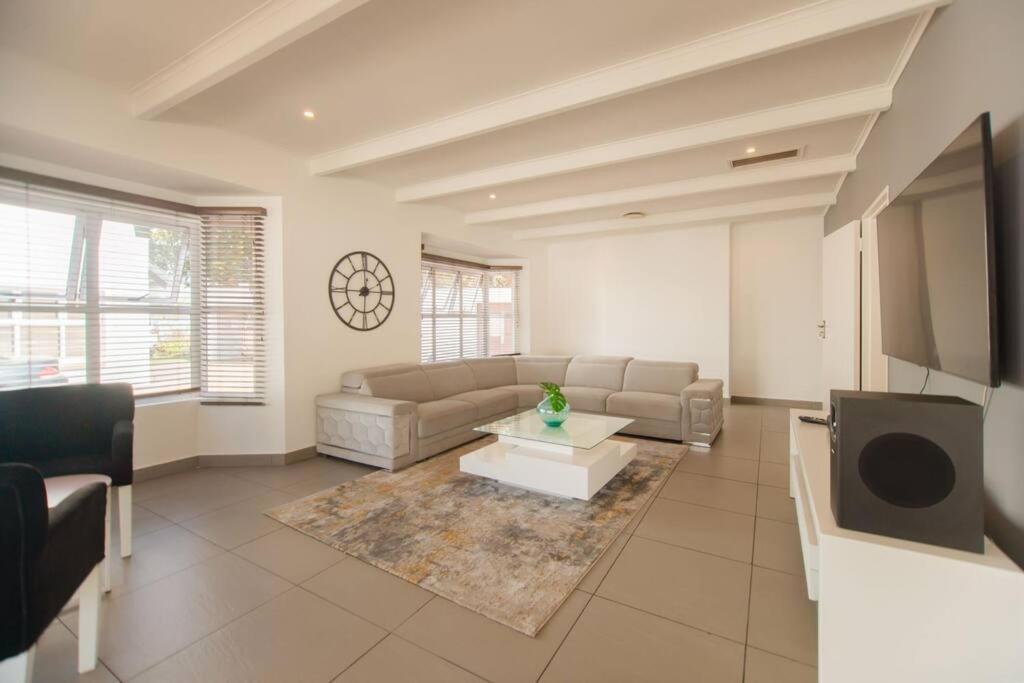 Ule Atinuke 2 * Johannesburg