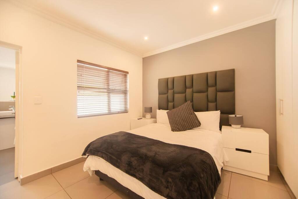 Ule Atinuke 2 * Johannesburg