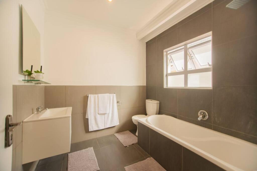 Ule Atinuke 2 Villa Johannesburg