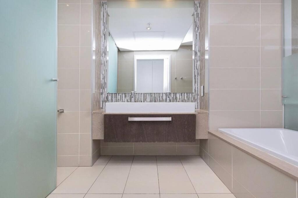 Apartment 11th Floor Executive - With Inverter Johannesburg
