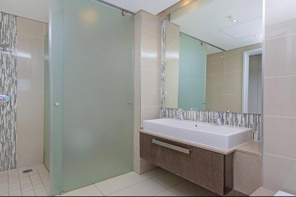 11th Floor Executive - With Inverter *