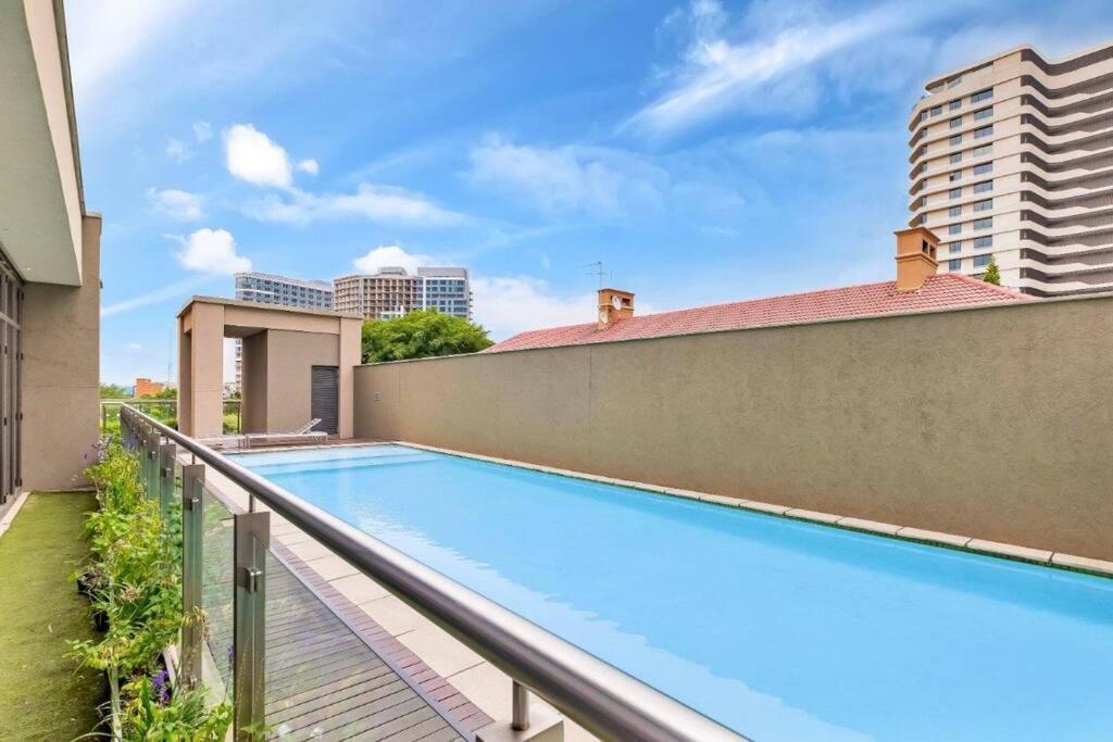 11th Floor Executive - With Inverter Apartment Johannesburg