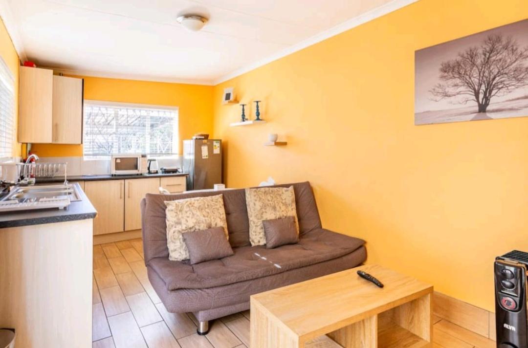 Lovely Linden With Solar Inverter Apartment *