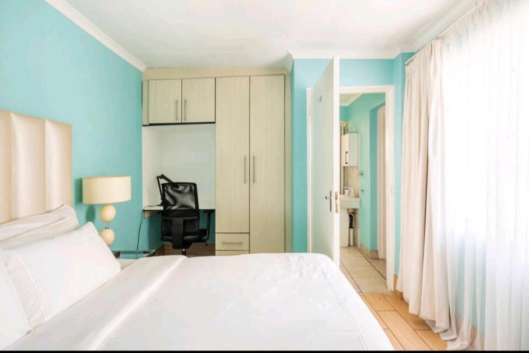 Lovely Linden With Solar Inverter Apartment