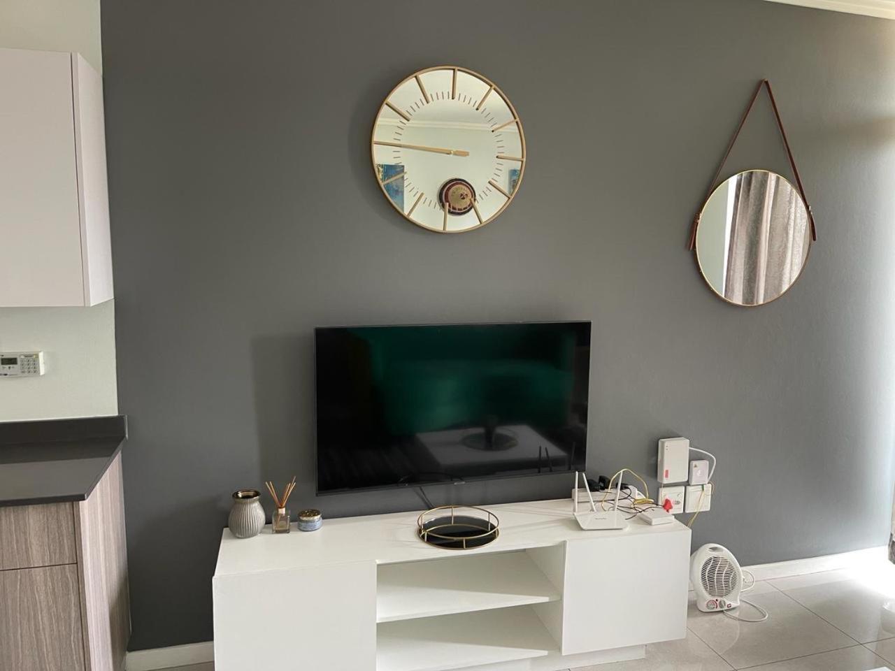Lilly's Platinum - 1 Bedroom Back Up Power * Johannesburg