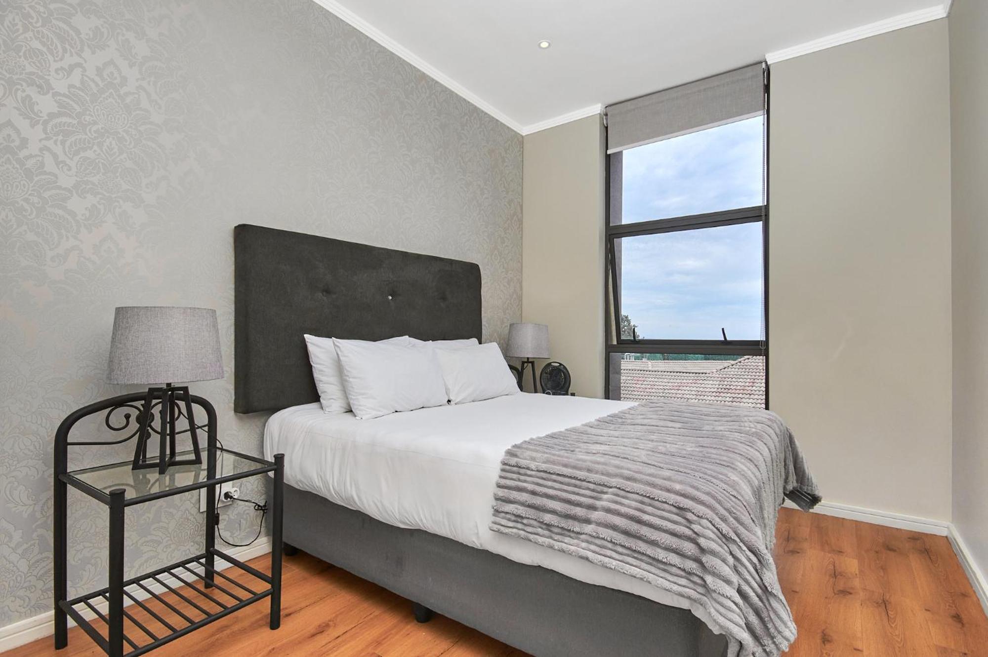 Apartment Modern Luxury Furnished In Sandton *