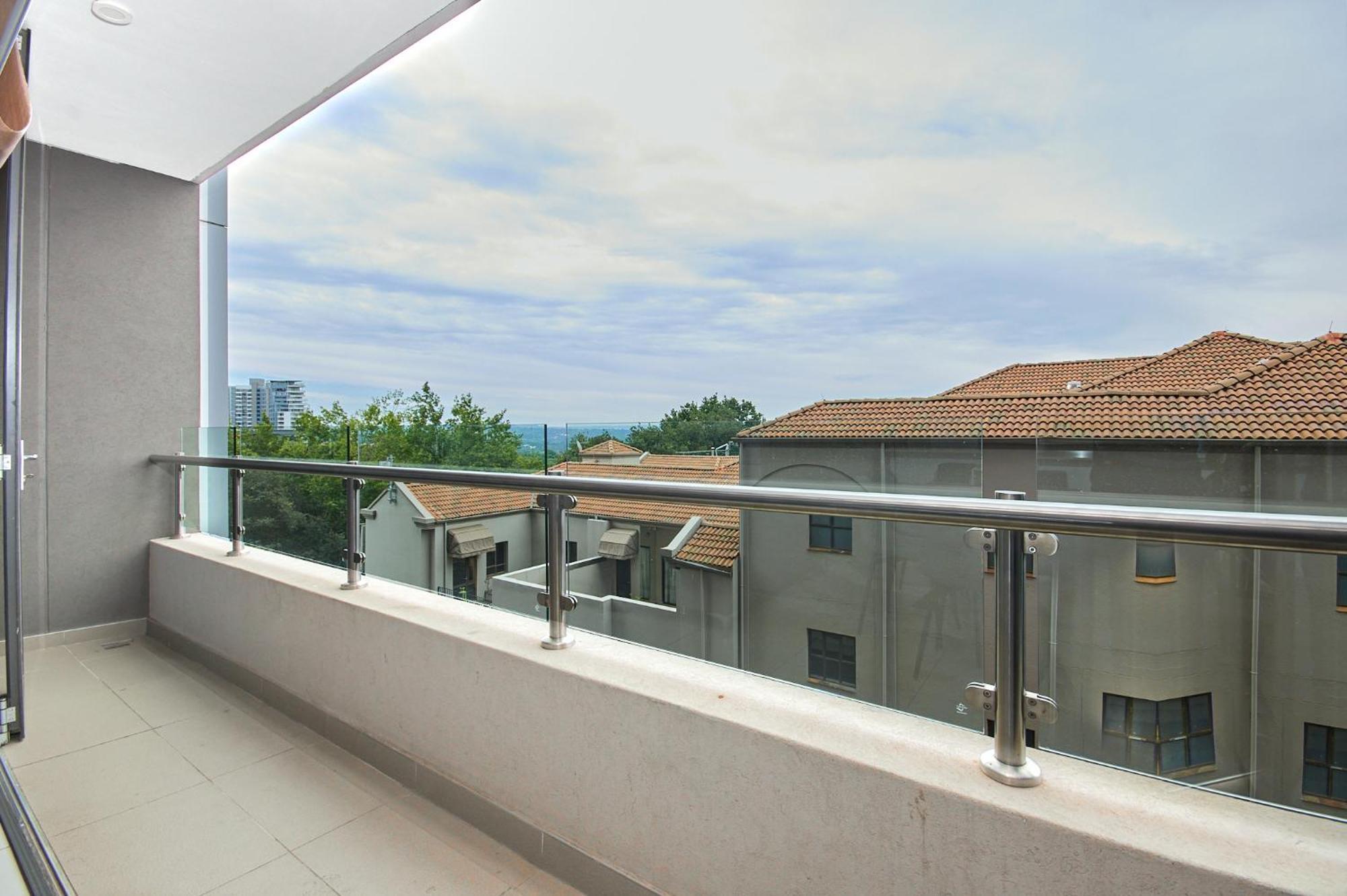 Modern Luxury Furnished In Sandton Apartment *