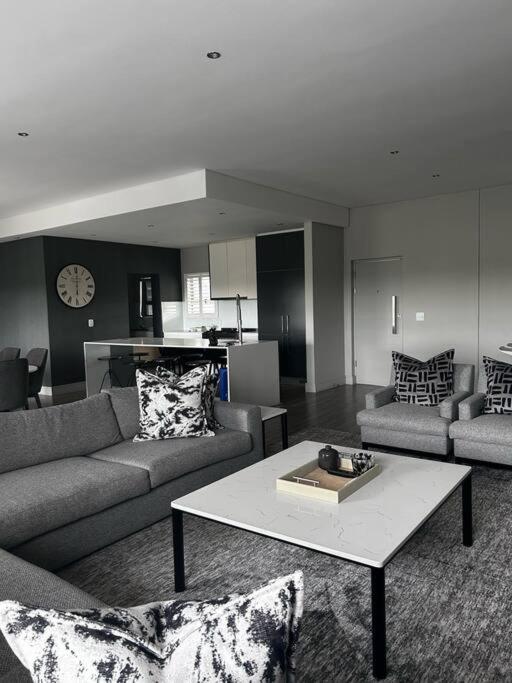 Sandton Penthouse Views & Luxury Apartment Johannesburg