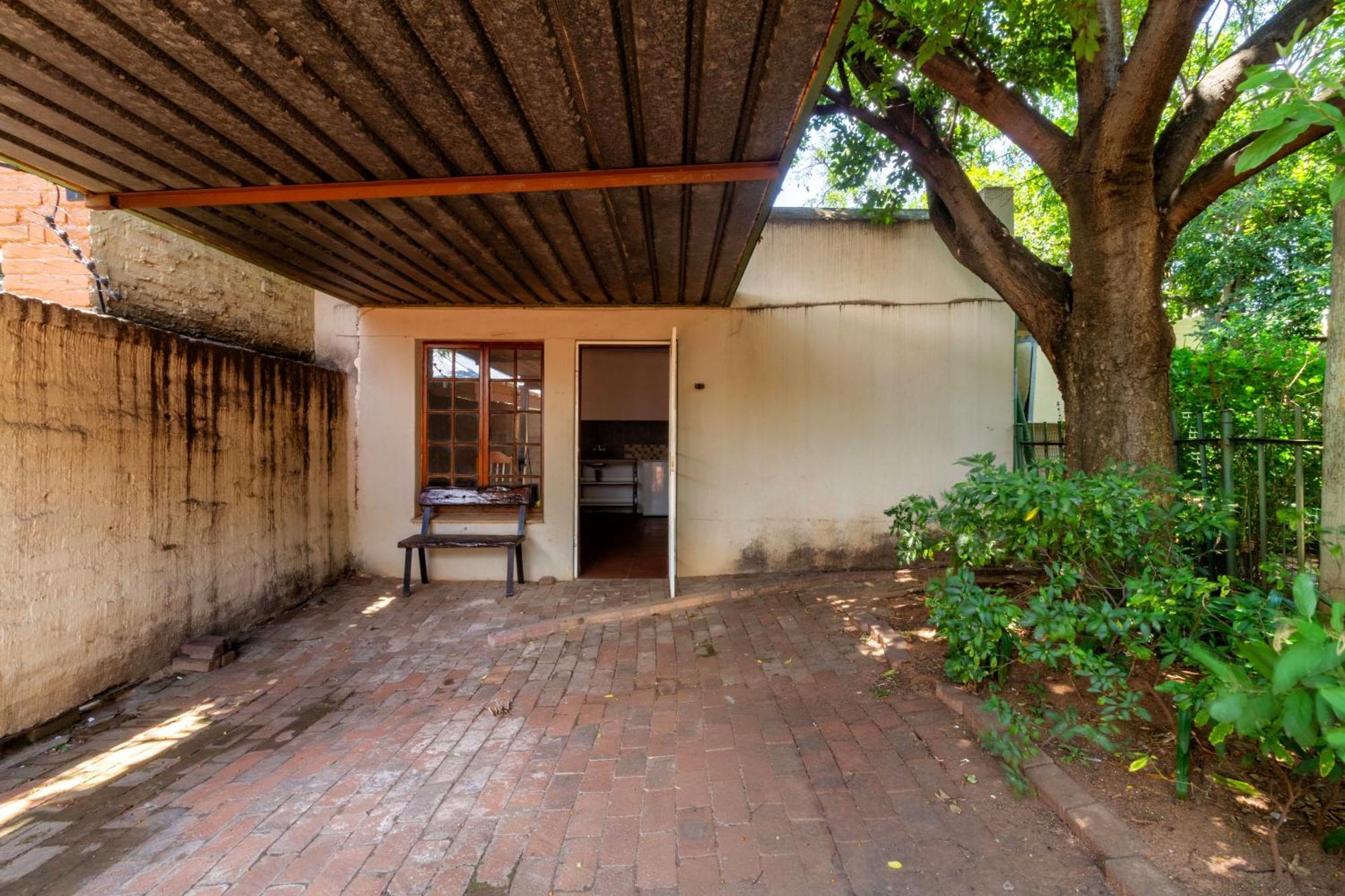 Makhaya Ii * Johannesburg