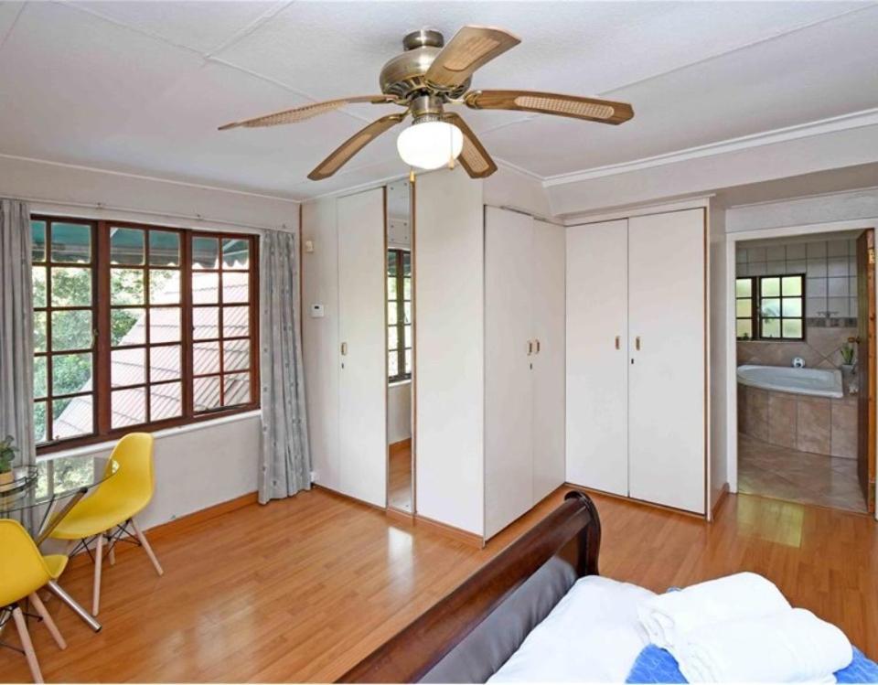 West Villa, Load Shedding Power Back-up System Holiday home Johannesburg
