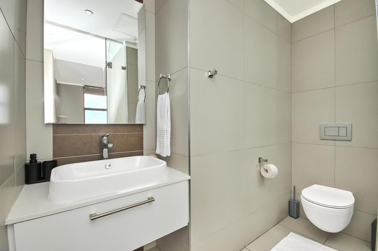 Executive 3 Bed With Balcony & Executive 2 Bed In Sandton * Johannesburg
