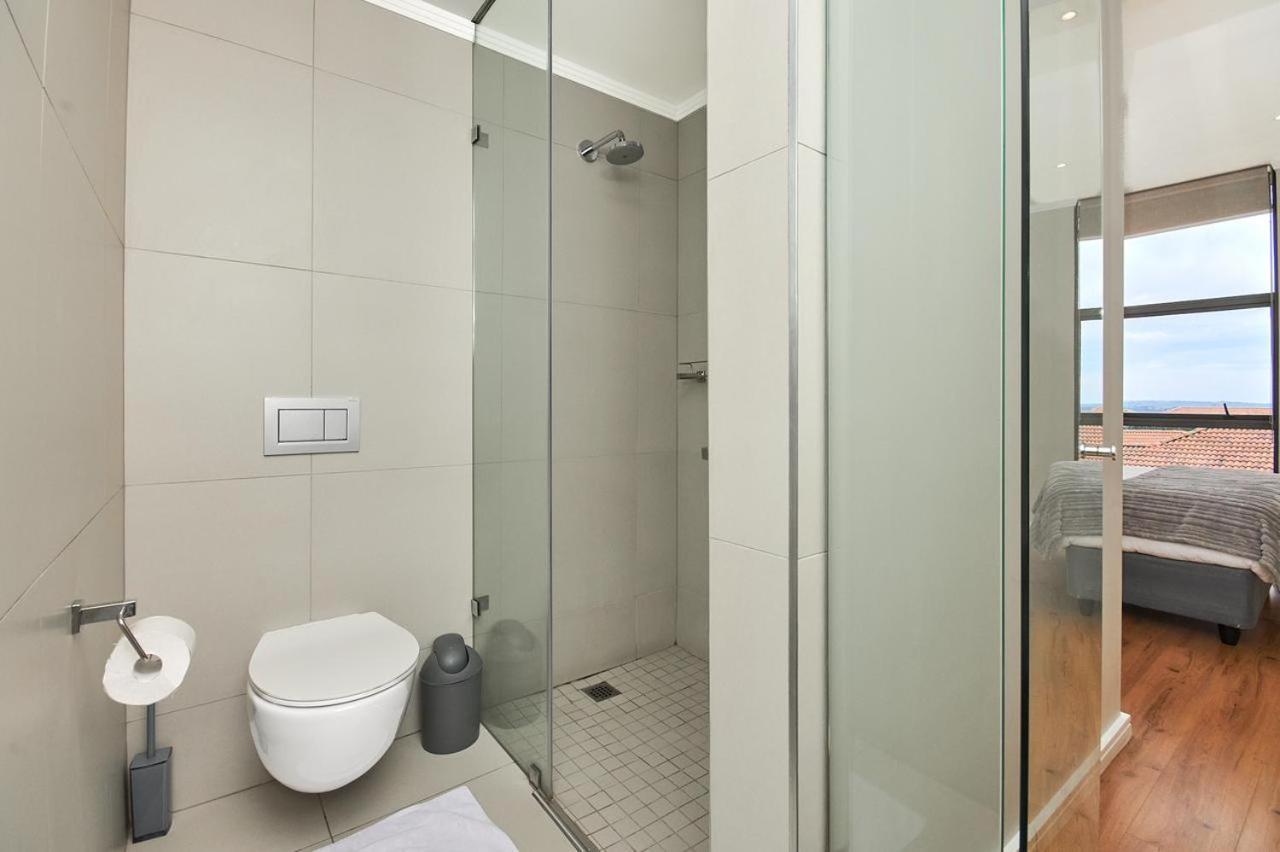 Khách sạn hẻo lánh Executive 3 Bed With Balcony & Executive 2 Bed In Sandton Johannesburg