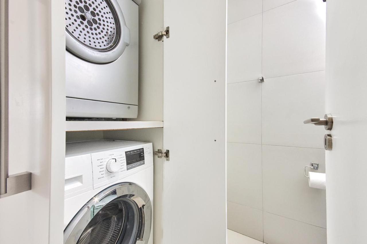 Executive 3 Bed With Balcony & Executive 2 Bed In Sandton Johannesburg
