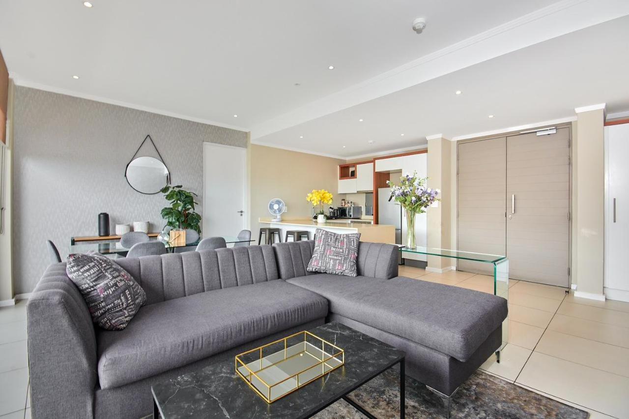 Executive 3 Bed With Balcony & Executive 2 Bed In Sandton Khách sạn hẻo lánh